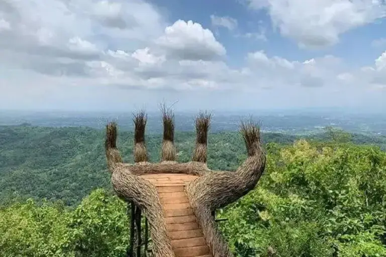 Hutan pinus Pengger Jogja salah satu destinasi wisata yang sedang hits.