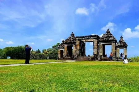 Candi Ratu Boko menjadi destinasi yang wajib dikunjungi di Jogja.