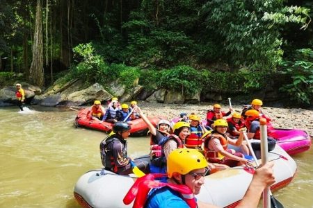 Tempat favorit untuk company tour outbound adalah Lembang.