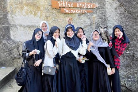 Paket wisata city tour Jogja ke Tebing Breksi.