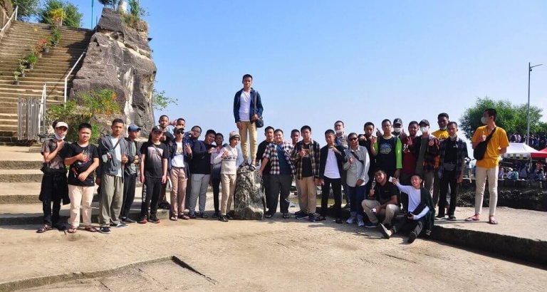 Study tour Yogya 3H1M ke Tebing Breksi.